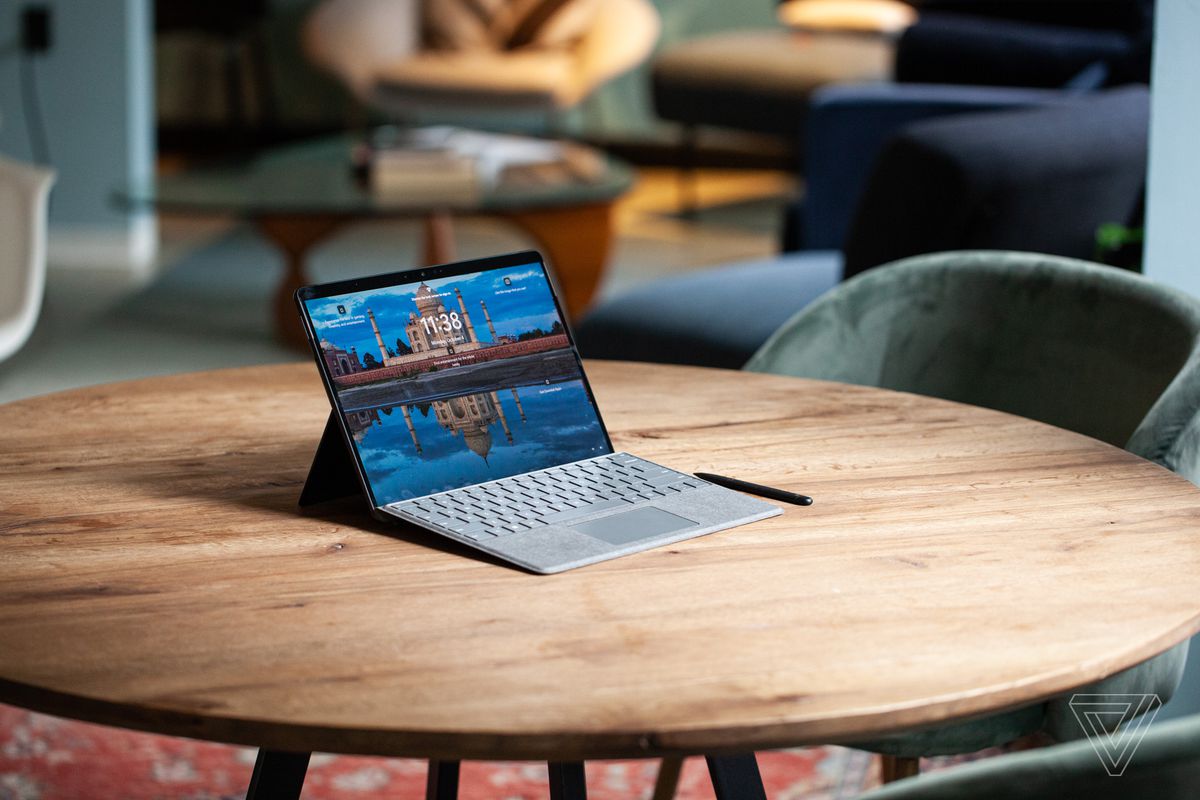 US PC market declines due to supply issues just as Windows 11 launches